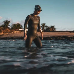 Zone3 Womens Vision Swim Wetsuit 11 Zone3 Womens Vision Swim Wetsuit -Marine Sports Gear 202120Zone320Womens20Vision20Triathlon20Swim20Wetsuit20WS21WVIS20 20Black2020Rose20Pink20Lifestyle203.2000x2000