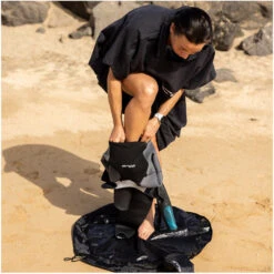 ORCA Hooded Poncho / Changing Robe -Marine Sports Gear 202320Orca20Hooded20Poncho20Changing20Robe20JVBWTT0120 20Black20Lifestyle202.2000x2000