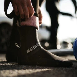 Mystic Majestic 5mm Split Toe Boots -Marine Sports Gear 31737 202220Mystic20Majestic205mm20Split20Toe20Boots2020003420 20Black20Lifestyle202.2000x2000
