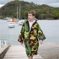 Advance Junior Short Sleeve Change Robe -Marine Sports Gear 39141 202320Dryrobe20Advance20Junior20Short20Sleeve20Changing20Robe20Poncho20DR10020 20Camo20Grey2010.2000x2000