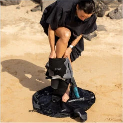 ORCA Swim Changing Mat 8 ORCA Swim Changing Mat -Marine Sports Gear 40849 202320Orca20Swim20Changing20Mat20MAZATT01t20 20Black20Lifestyle202.2000x2000