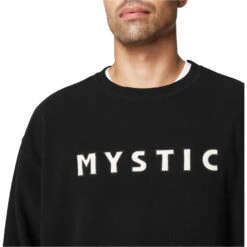 Mystic The Heat Box Crew -Marine Sports Gear 41720 202220Mystic20Mens20The20Heat20Box20Crew2035104.23005120 20Black20Model20Close20Up.2000x2000