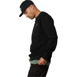 Mystic Mens Mayhem Crew Sweater 10 Mystic Mens Mayhem Crew Sweater -Marine Sports Gear 41721 202220Mystic20Mens20Mayhem20Crew2035104.23005220 20Black20Side.2000x2000