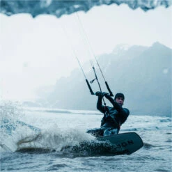 Mystic Roam 3mm Precurved Gloves -Marine Sports Gear 42051 202320Mystic20Roam203mm20Precurved20Gloves2035015.23002720 20Black20Lifestyle201.2000x2000