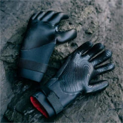 Mystic Supreme 4mm Precurved Gloves -Marine Sports Gear 42053 202220Mystic20Supreme204mm20Precurved20Gloves2035015.23002620 20Black20Lifestyle201.2000x2000