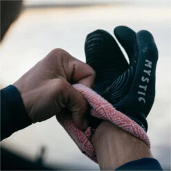 Mystic Supreme 5mm Lobster Gloves -Marine Sports Gear 42054 202220Mystic20Supreme205mm20Lobster20Gloves2035015.23002520 20Black20Lifestyle202.2000x2000