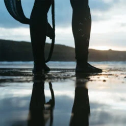 Mystic Roam 3mm Split Toe Wetsuit Socks -Marine Sports Gear 43067 202320Mystic20Roam203mm20Split20Toe20Wetsuit20Socks2035015.230032220 20Black20Lifestyle202.2000x2000