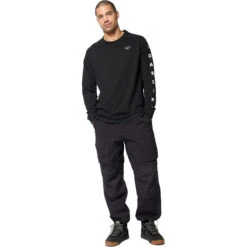 Mystic Mens Bolt Long Sleeve Tee -Marine Sports Gear 43907 202320Mystic20Mens20Bolt20Long20Sleeve20Tee2035105.23015120 20Black front.2000x2000