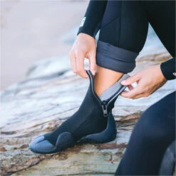 Legend 5mm Zipped Round Toe Boots -Marine Sports Gear 44222 202320C Skins20Mens20Legend205mm20GBS20Zipped20Round20Toe20Boots20C BOLERTZ20 20Black20Charcoal20Lifestyle201.2000x2000