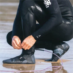 Session 5mm Round Toe Boots -Marine Sports Gear 44224 202320C Skins20Mens20Session205mm20GBS20Round20Toe20Boots20C BOSE5RT20 20Black20Charcoal20Lifestyle201.2000x2000