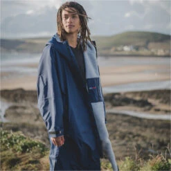 Advance Long Sleeve Change Robe V3 -Marine Sports Gear 44394 202320Dryrobe20Advance20Long20Sleeve20Changing20Robe20Poncho20DALSV320 20Navy20Blue2020Grey20Lifestyle201.2000x2000