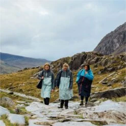 GILL Aqua Parker Change Robe -Marine Sports Gear 44820 5024 BLU44 LIFESTYLE 2 44860.2000x2000