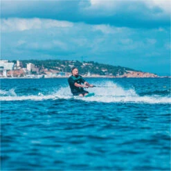 JOBE Slash Kneeboard Package -Marine Sports Gear 45211 202320Jobe20Slash20Kneeboard20Package2025882200220 20Teal20Lifestyle201.2000x2000