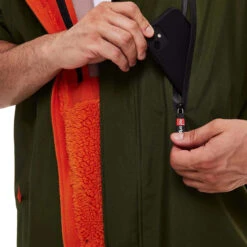 Red Paddle Co. Red Paddle Pro Change 2.0 Short Sleeve Change Robe -Marine Sports Gear 45262 202320Red20Paddle20Pro20Change202020Short20Sleeve20Change20Robe20002009006012220 20Parker20Green2020Close20Up202.2000x2000