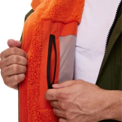 Red Paddle Co. Red Paddle Pro Change 2.0 Short Sleeve Change Robe -Marine Sports Gear 45262 202320Red20Paddle20Pro20Change202020Short20Sleeve20Change20Robe20002009006012220 20Parker20Green2020Close20Up203.2000x2000