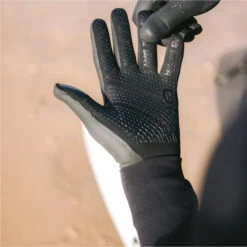 Session 3mm Neoprene Wetsuit Gloves -Marine Sports Gear 45730 202320C Skins20Session203mm20Neoprene20Wetsuit20Gloves20C GLSE320 20Black20Lifestyle.2000x2000