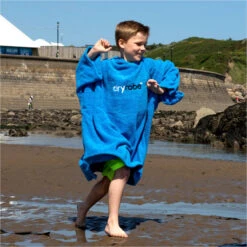 Junior Organic Cotton Hooded Towel Change Robe V3 -Marine Sports Gear 45787 202320Dryrobe20Junior20Organic20Cotton20Hooded20Towel20Changing20Robe2020Poncho20V3OCT20 20Cobalt20Blue20Lifestyle.2000x2000