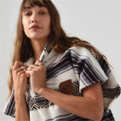 Slowtide Oso Hooded Towel Change Robe / Poncho 12 Slowtide Oso Hooded Towel Change Robe / Poncho -Marine Sports Gear 45971 202320Slowtide20Oso20Hooded20Towel20Change20Robe20Poncho20ST3220 20White203.2000x2000