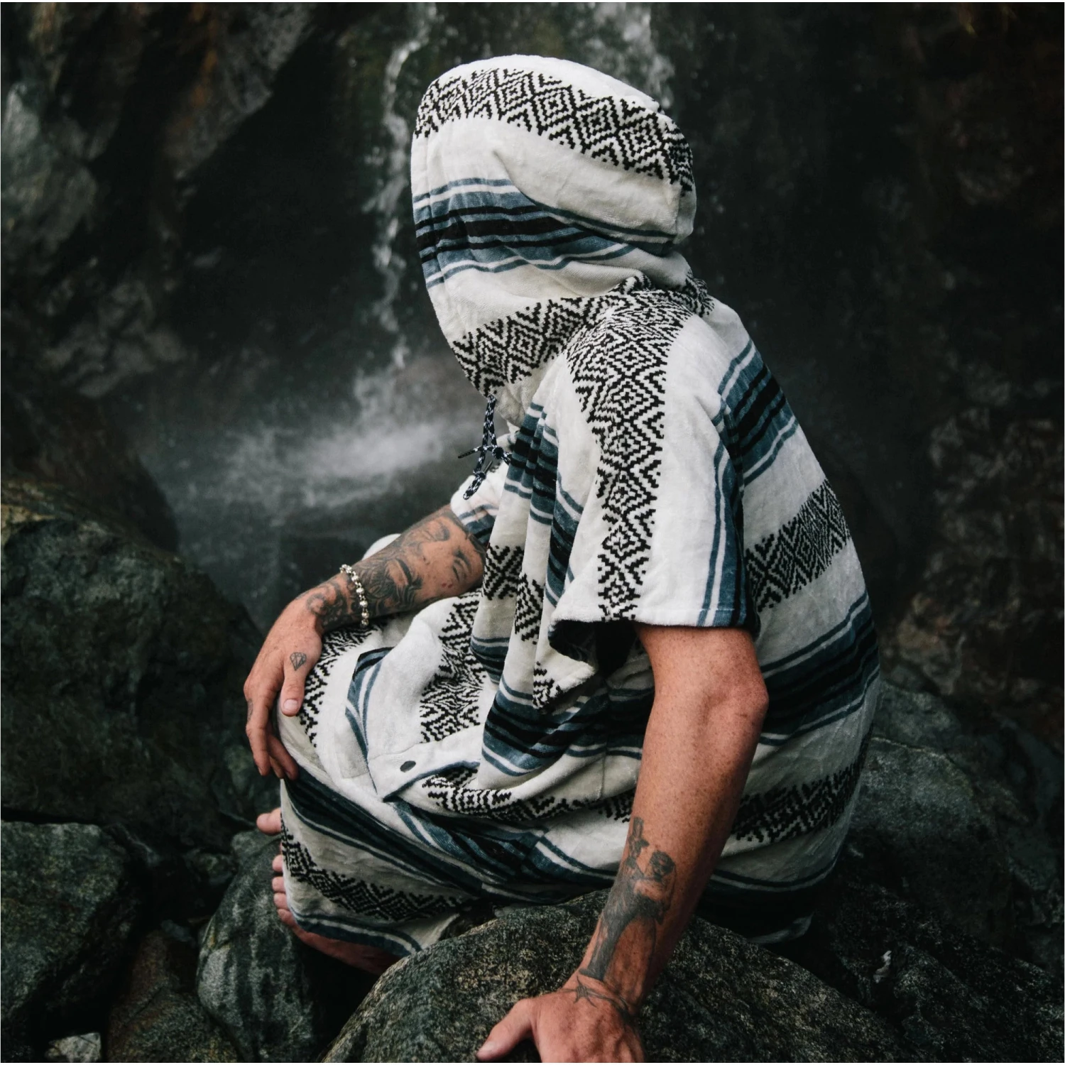 Slowtide Oso Hooded Towel Change Robe / Poncho 10 Slowtide Oso Hooded Towel Change Robe / Poncho - Image 8