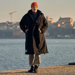 Red Paddle Co. Pro Evo X Long Sleeve Change Robe / Poncho -Marine Sports Gear 46262 202420Red20Paddle20Co20Pro20Evo20X20Long20Sleeve20Changing20Robe2000200900620 20Stealth20Black.2000x2000